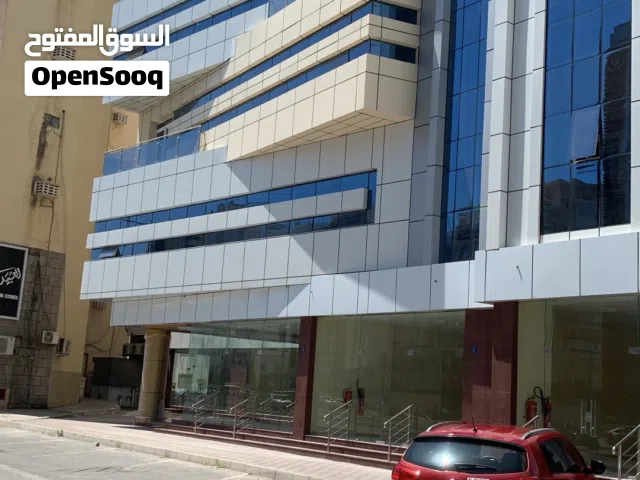 إيجار غرفه مع حمام في شقه مقابل  فندق رويل توليب الغبره الشماليه مباشرة