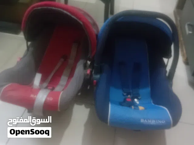 كرسي سيارة للأطفال عدد 2 للبيع بسعر 16 دينار