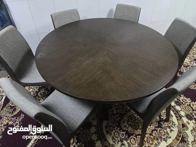 طاولة طعام وكراسي