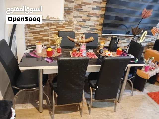 طاوله سفره سكريت 6 كراسي لحاله جيده جدا