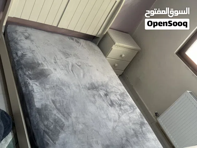 تخت مفرد و نص مع فرشة ريم و طاولة كمدينة