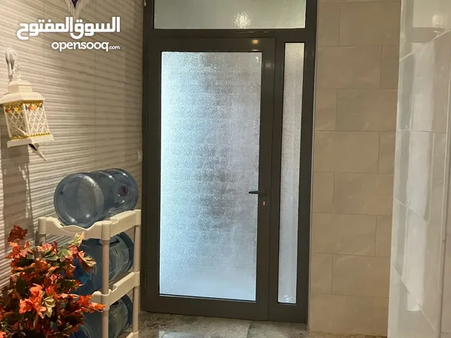 ورشة المنيوم وذجاج
