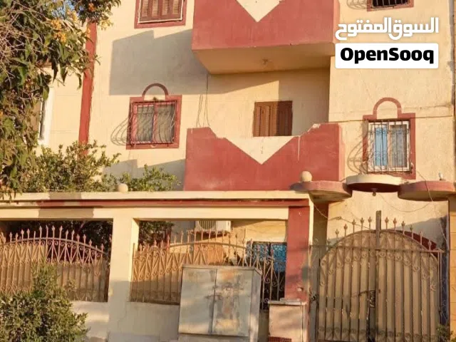 للايجار منزل 3 ادوار كل دور شقة جاهز للسكن، في حدائق اكتوبر - الزهور سيتي