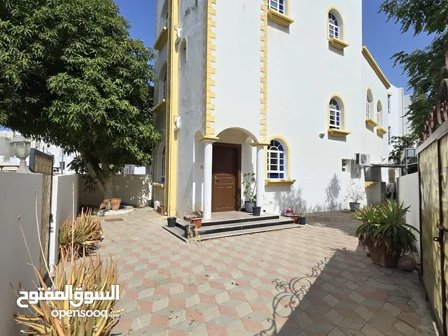3+1 BR villa located in Al-Qurum Heights near by Shell petrol station - PDO & Oman Oil petrol