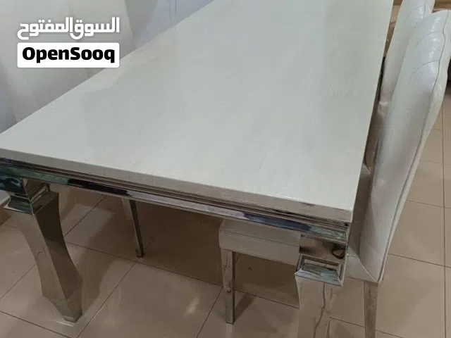طاولة الطعام
