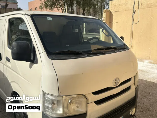 Toyota Hiace Cargo Commercial vehicle Model 2016 Kilometers 388386