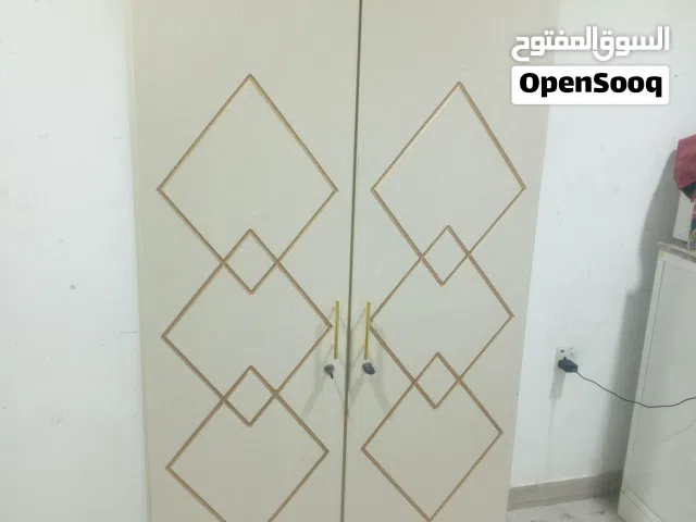 كبت بابين خشب نظيف جداكوالتي