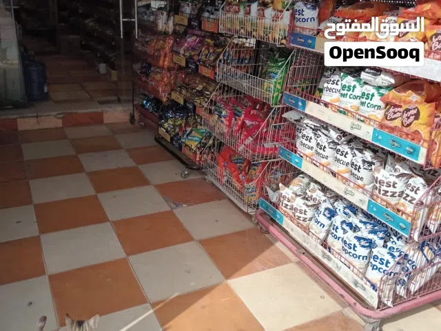 محل للبيع بضاعة و ديكور مش خلو