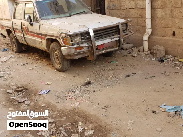 هيلوكس 87 نظيف للبيع