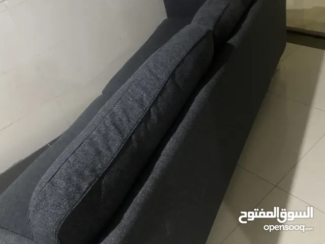 للبيع 2 صوفا وكبد تلفزيون وسرير اطفال بحاله ممتازه
