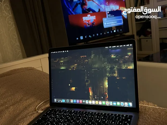 للبيع ماك بوك اير نضيف جدا