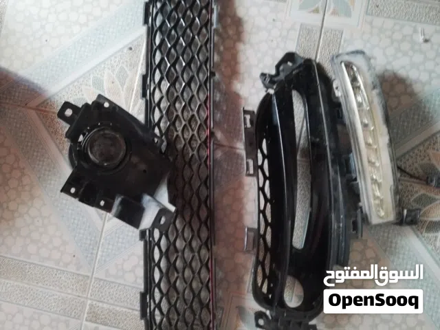 يوجد شبك صغير يلي تحت ويوجد كشاف مع LED بسعر35 كامل لأغراض