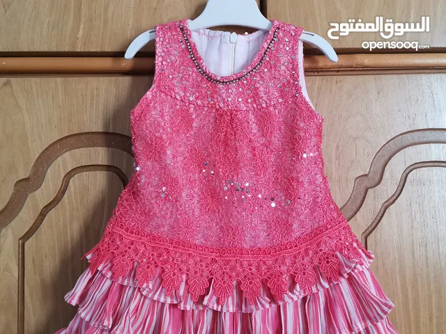 فستان بناتي أنيق يلبس عمر من 9 شهور للسنة..مستعمل بحالة ممتازة..مناسب للمناسبات والخروجات