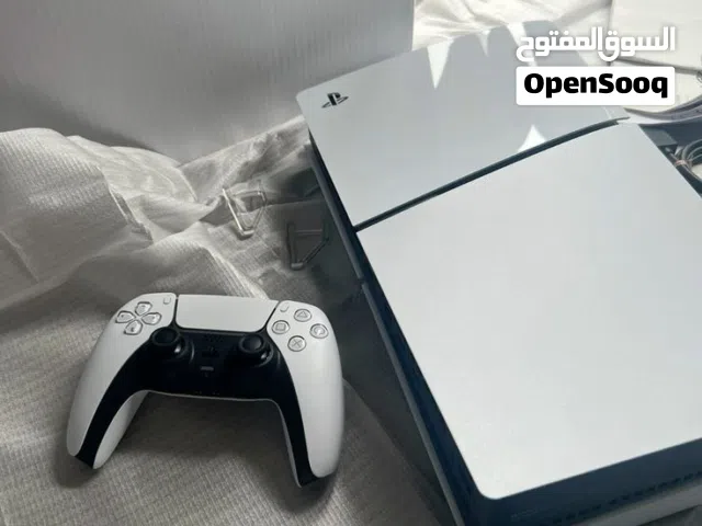 PS5 Slim Disc 1TB بحالة الوكالة، ويا  اليد الأصلية وجميع الملحقات. بلي 5سليم مستعمل نضافه ممتازه