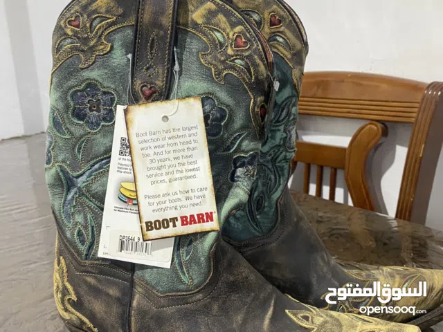 بوت كاوبوي COWBOY BOOTS BARN (DAN POST BOOTS)