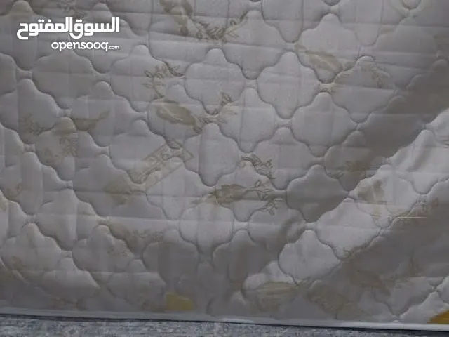 سرير بمرتبه غرفه نوم استعمال نظيييييف