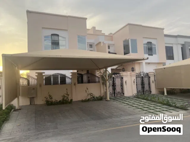للبيع جزء من توين فيلا نظيفه وراقية في الخوض السابعه تتكون من 6 غرف قريبه من مستشفي الخوض التخصصي
