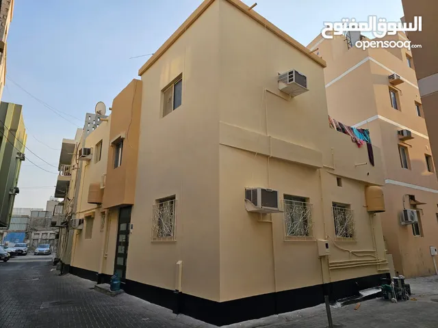 11 m2 More than 6 bedrooms Townhouse for Sale in Manama Hoora