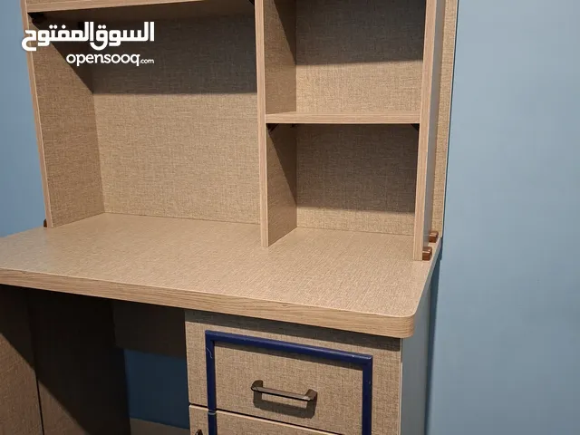 مكتب غرفة شباب صناعة محلية خشب لامينيت ثقيل شبه جديد لون مميز