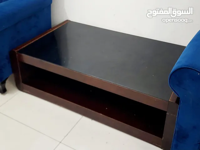 طاولة لغرفة المعيشة لون بنى غامق من الخشب مع زجاج شفاف مقاس 120×60×40 سم