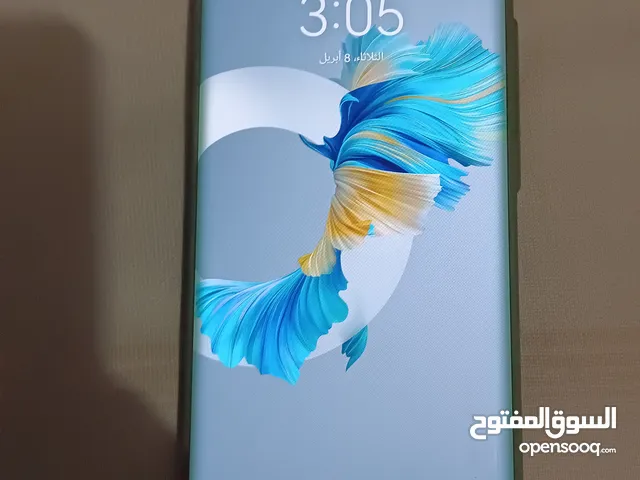 Huawei mete 40 pro 5G like new Very clean 256 GB ram 8 with original wireless charger and cover