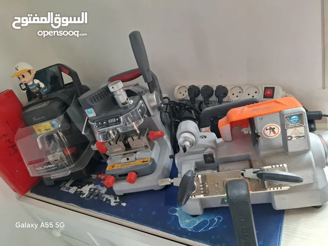ماكنات واجهزة برمجه لقص وبرمجه جميع انواع مفاتيح السيارات شبه جديد