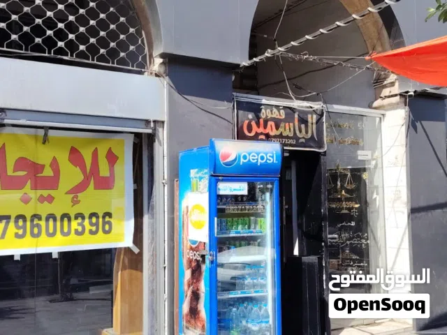 محلات تجارية واسعة للإيجار موقع حيوي في   الزرقاء الجديده شارع 36  بجانب العلاونة للصرافه