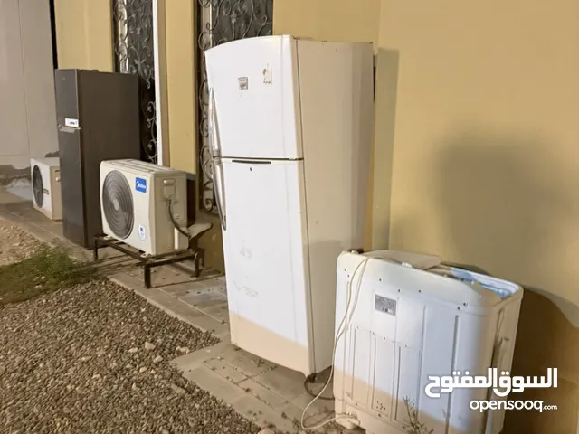 ثلاجه وفريزر وسرير واغراض منزلبه للبيع