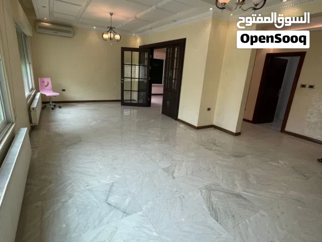 شقة ديلوكس - 3نوم - 182م - قرب الخدمات العامة / الجاردنز