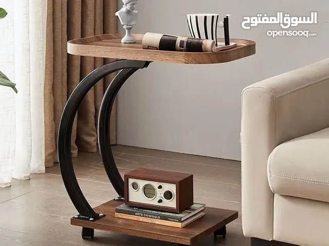 طاولات خشب بألوان مميزة