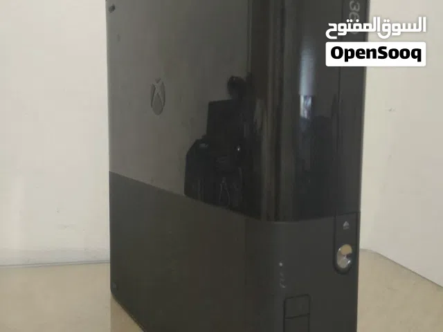 xbox360 E للبيع من غير دراعات و معاه ادابتر الكينكت و الباور و الhdmiو سماعات اكس بوكس الاصليه
