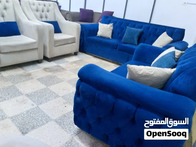 اطقم كنب بحالة منتازه تفصيل خشب سويد