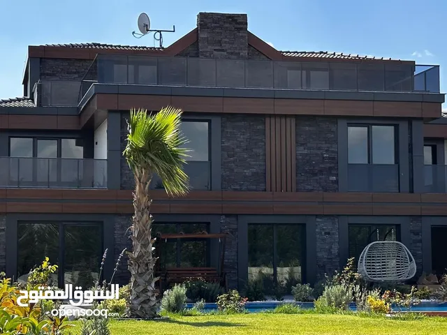 فيلا بمساحه حديقه كبيره للايجار الفيلا مفروشه والصور المعروضه قبل الفرش