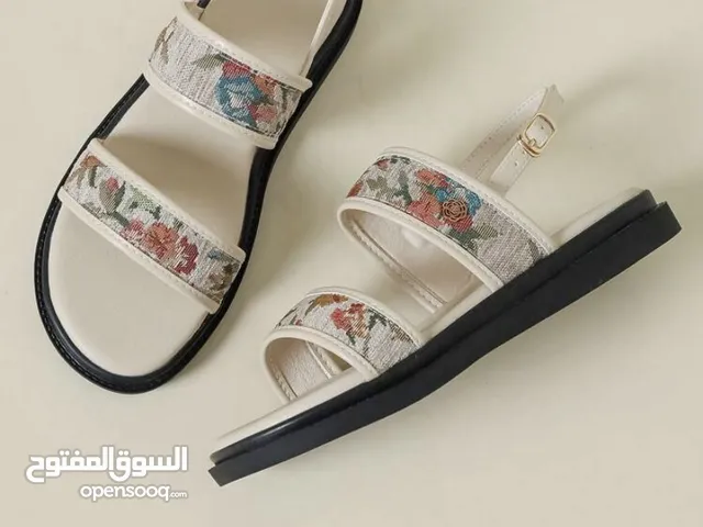 صندل نسائي منقوش