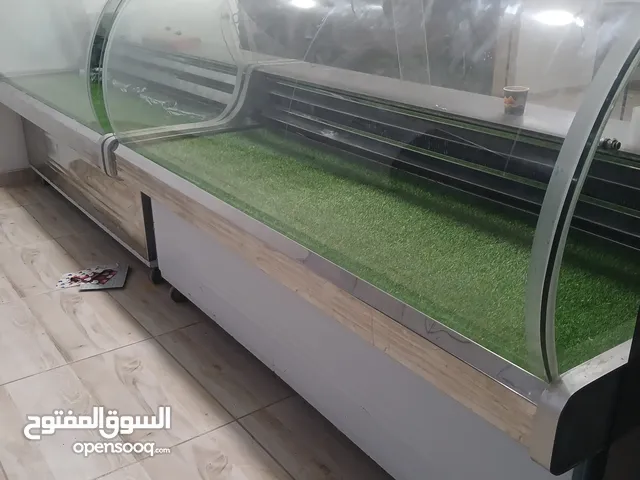 عدد 2 ثلاجات عرض تبريد مشاء الله ويوجد فيها ثلاجة من تحت 2 باب للإستفسار أكثر أبعت رسالة