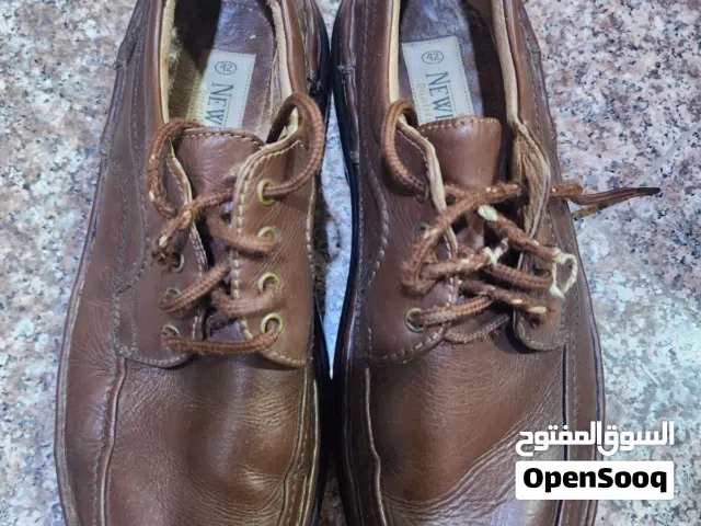 حذاء جلد بالة قياس 42