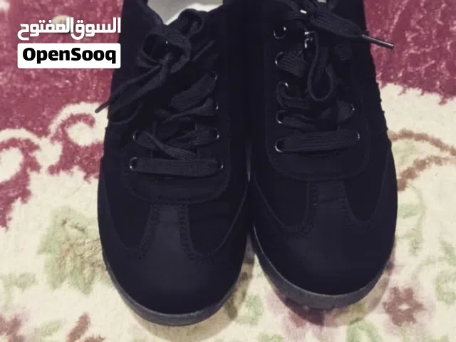 بوت بناتي للبيع لون اسود
