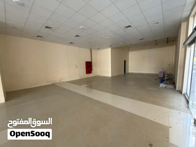 محل للإيجار في الشارقة – شارع الوحدة مساحة 3500 قدم بموقع مميز جداً أول مخرج إلى دبي مباشرة