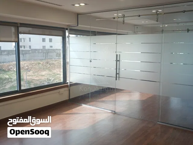 مكتب تجاري مميز للايجار في وادي صقرة