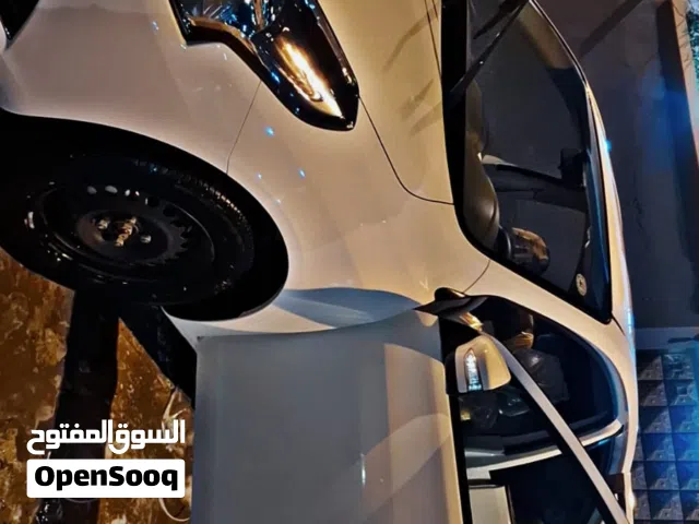 2025 نيسان صني SL