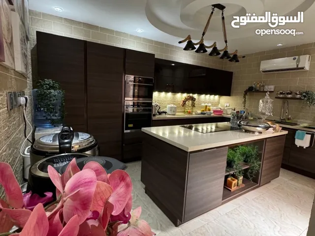 مطبخ شامل جميع المستلزمات الحديثه