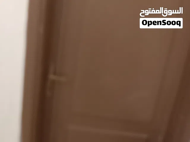 أبواب خشب زان بالحالة ع جيده جيدا عدهم 4ابواب