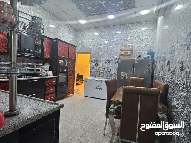 200 m2 5 Bedrooms Townhouse for Sale in Basra Khadra'a