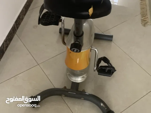 كرسي رياضي جديد ما فيه شي بس الكرسي مقطوع