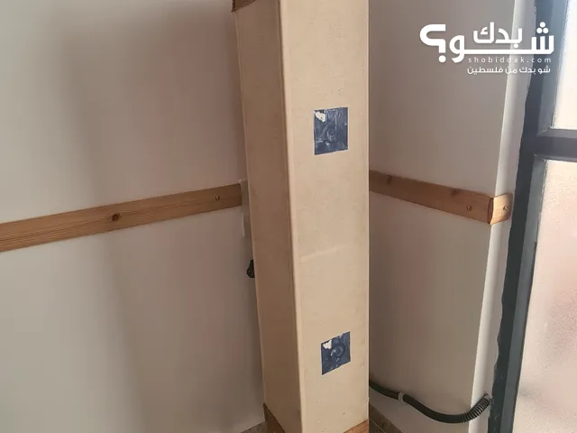 مكتب و مروحة و اضاءة