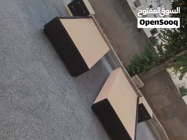 تخوت مفرد خشب لاتيه بالاضافه لكمودينات بالاضافه للفرشات للبيع الموقع عمان الجبيهه