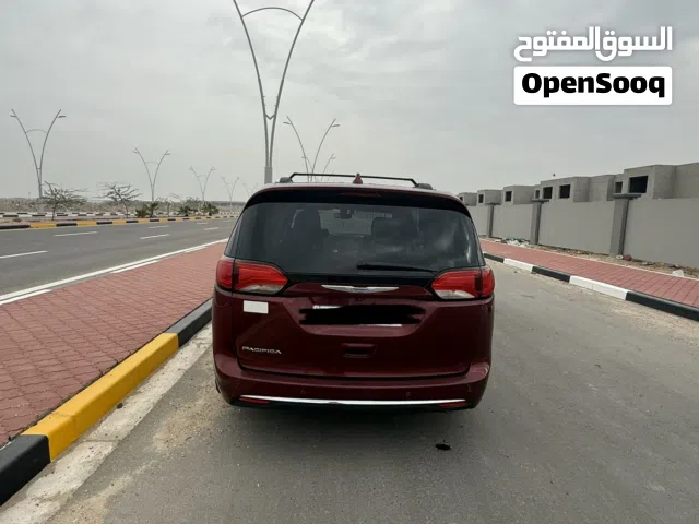 2018 كرايسلر باسيفيكا Standard