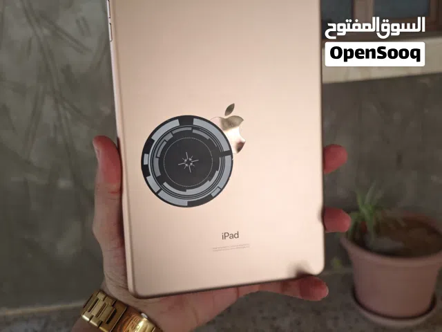 ايباد مني5 نظيف 64قيقا عيب لااا
