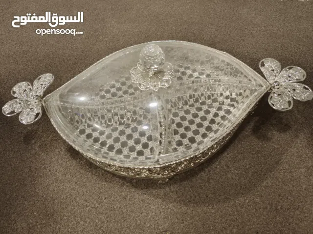 مضيفة مكسرات او معمول او تسالي