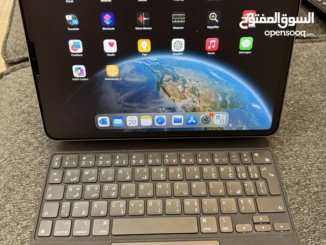 ايباد مستخدم ( نظيف مع حمايه على الشاشه )